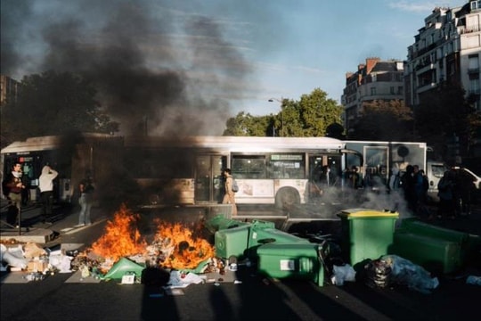 Tân Thủ tướng Pháp cam kết tạo bước ngoặt trong lúc biểu tình lan rộng