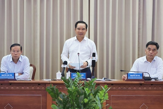 Chủ tịch UBND TP Hồ Chí Minh chỉ đạo về tình trạng phân bổ cán bộ không đều
