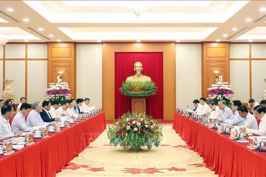 Bộ Chính trị làm việc với Ban Thường vụ Đảng ủy Chính phủ