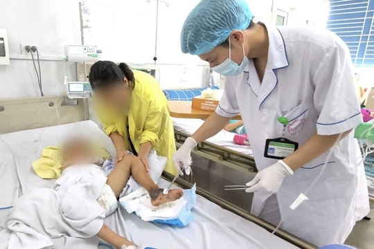 Coi chừng "tiền mất, tật mang" khi tự ý chữa bệnh bằng thuốc nam
