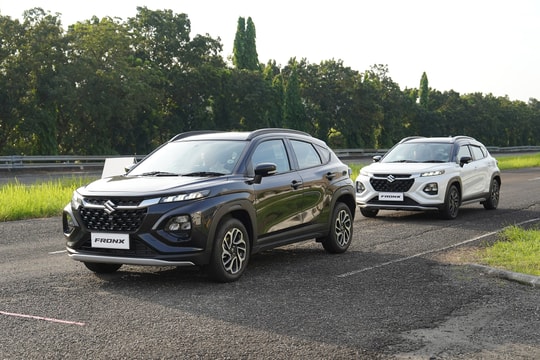 Thị trường ô tô: Doanh số chững, hãng xe tăng kích cầu