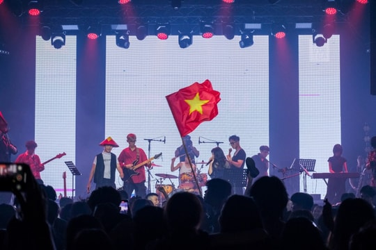 Giới trẻ Hà Nội bùng nổ cùng đêm nhạc Rock "Số đỏ II"