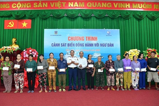 Cảnh sát biển 4 đồng hành ngư dân Kiên Hải giữ vững chủ quyền