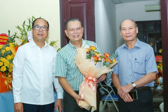 Yêu thương con người hơn qua "10h sáng Chủ nhật" của nhà báo Tô Phán