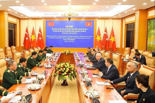 Đại tướng Phan Văn Giang hội đàm với Bộ trưởng Bộ Quốc phòng Thổ Nhĩ Kỳ