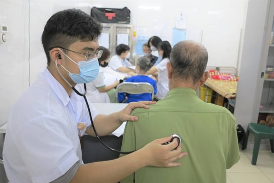 Nghị quyết của Bộ Chính trị về tăng cường bảo vệ, chăm sóc và nâng cao sức khỏe nhân dân