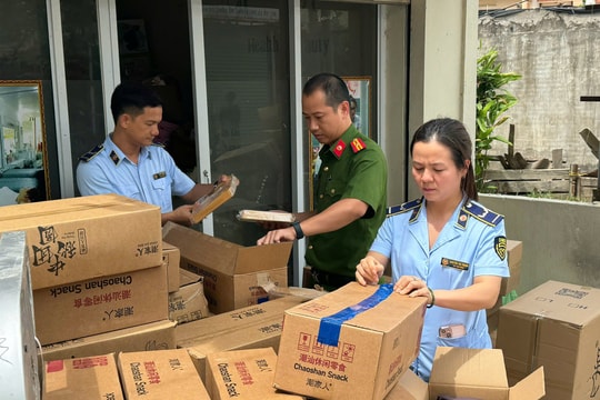 Hà Nội: Buộc tiêu huỷ 1.142 bánh trung thu không rõ nguồn gốc