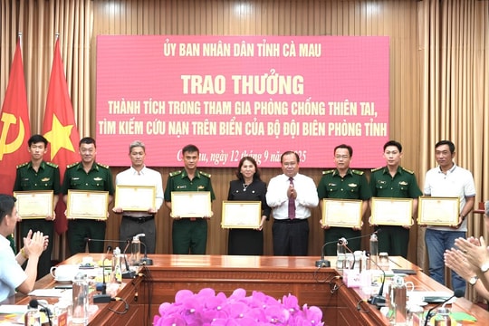 Cà Mau biểu dương những tấm gương cứu hộ ngư dân gặp nạn
