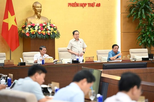 Nhân dân quan tâm đến Nghị quyết của Bộ Chính trị về đột phá phát triển giáo dục