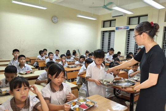 Suất ăn bán trú của học sinh xã Đoài Phương đảm bảo ngon, sạch, an toàn