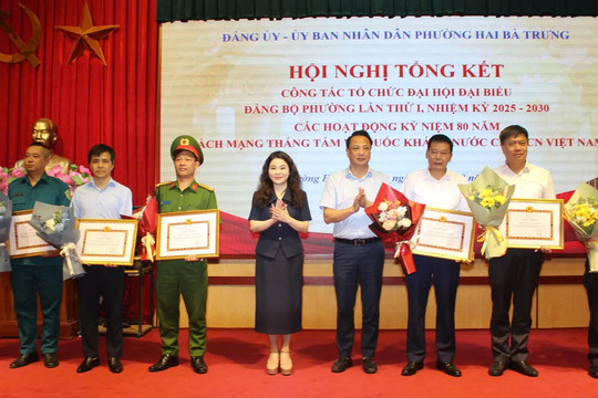 Phường Hai Bà Trưng khen thưởng nhiều tập thể, cá nhân trong tổ chức Đại hội Đảng bộ phường, các hoạt động kỷ niệm Quốc khánh