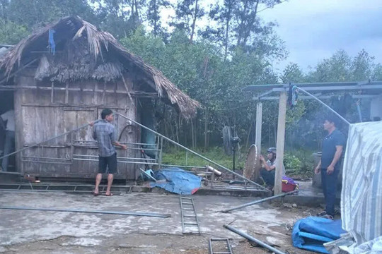 Hà Tĩnh: nam thanh niên bị sét đánh tử vong khi dùng điện thoại