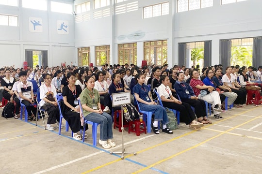 Hơn 500 sinh viên Trường Đại học Phú Yên được tuyên truyền về biển, đảo Việt Nam