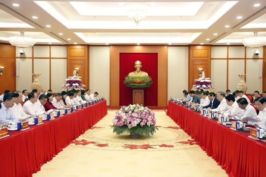 Tiếp tục tăng cường lãnh đạo, chỉ đạo công tác tổ chức Đại hội Đảng bộ các cấp tiến tới Đại hội XIV của Đảng