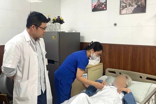 Chủ quan vì vết xước nhỏ, cụ bà 80 tuổi suýt mất chân vì vi khuẩn MRSA