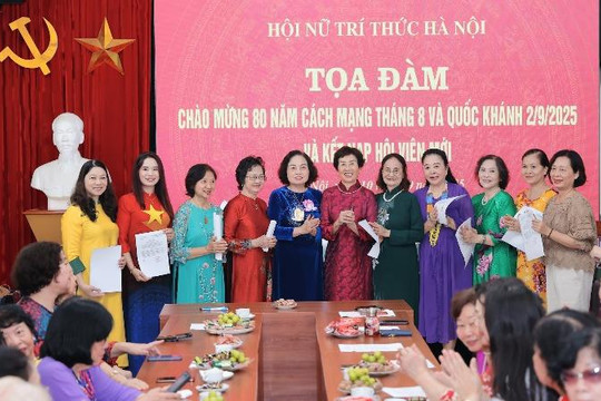 Nữ trí thức Hà Nội khẳng định vai trò trong xây dựng xã hội tri thức