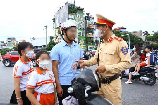 Công an TP Hà Nội mở cao điểm xử lý phụ huynh, học sinh vi phạm giao thông