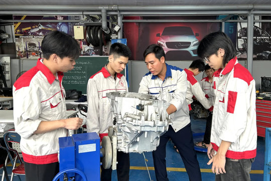 Nghề Công nghệ ô tô dễ tìm việc và có thu nhập tốt