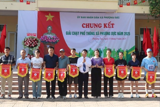 Hơn 200 vận động viên tham gia chung kết Giải chạy Báo Hànộimới xã Phượng Dực