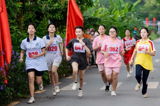 Gần 500 vận động viên phường Vĩnh Hưng tham gia Giải chạy Báo Hànộimới - Vì hòa bình