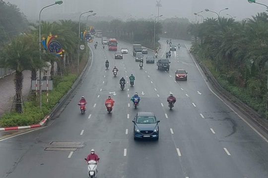 Hà Nội mưa dông về đêm và sáng, thời tiết dịu mát