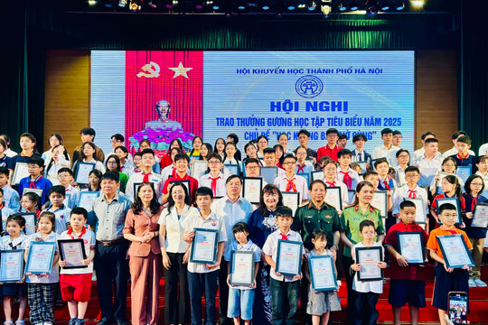Hà Nội vươn mình từ phong trào khuyến học, khuyến tài