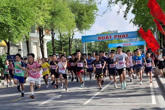 700 vận động viên dự Chung kết Giải chạy Báo Hànộimới phường Định Công lần thứ I - Vì hòa bình năm 2025