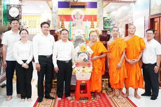 MTTQ Việt Nam TP Hồ Chí Minh chúc mừng lễ Sen Dolta