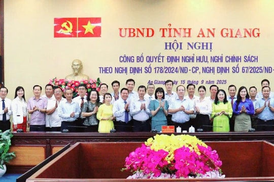 An Giang Công bố quyết định cho 22 cán bộ lãnh đạo, quản lý nghỉ chế độ