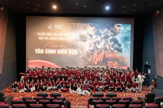 Trường Đại học "bao rạp" cả ngày cho tân sinh viên xem phim "Mưa đỏ"