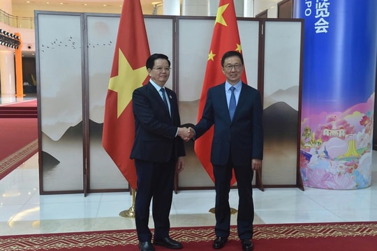 Phó Thủ tướng Mai Văn Chính hội kiến Phó Chủ tịch nước Trung Quốc Hàn Chính