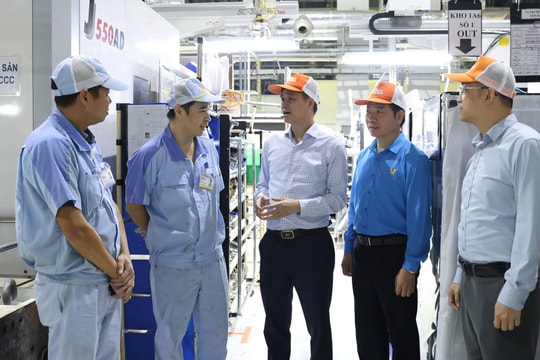 Phát huy vai trò Công đoàn trong giám sát thực hiện chính sách pháp luật cho người lao động