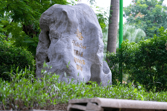Hà Nội chỉ đạo làm rõ phản ánh vườn hoa Trần Quang Diệu xuống cấp, hoang tàn