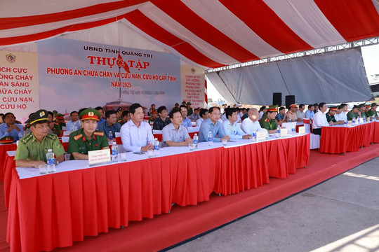 Quảng Trị: diễn tập chữa cháy quy mô lớn