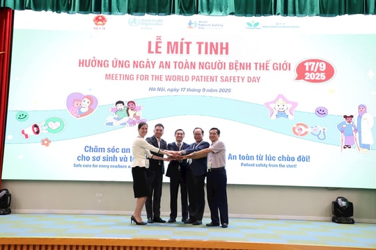 Mít tinh hưởng ứng Ngày An toàn người bệnh thế giới