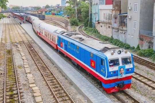 Đường sắt chạy thử nghiệm đôi tàu đưa đón công nhân, viên chức Hải Phòng đi làm