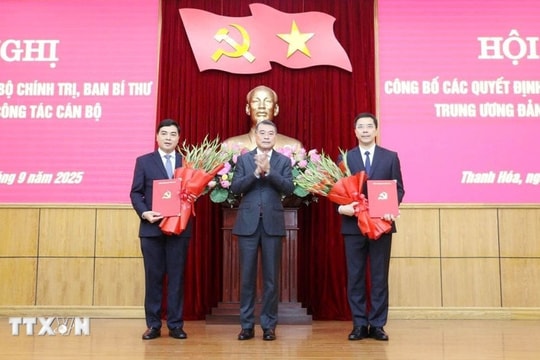 Công bố quyết định của Bộ Chính trị điều động, chỉ định 2 Phó Bí thư Tỉnh ủy Thanh Hóa