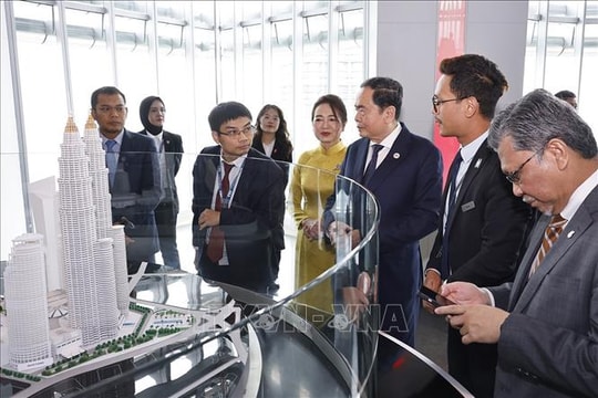 Chủ tịch Quốc hội thăm, làm việc với lãnh đạo Tập đoàn Dầu khí Quốc gia Malaysia