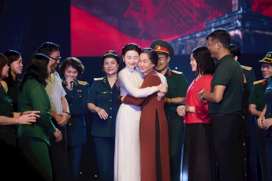 Sao Mai Lê Minh Ngọc bất ngờ rẽ hướng từ nhạc dân gian sang thính phòng