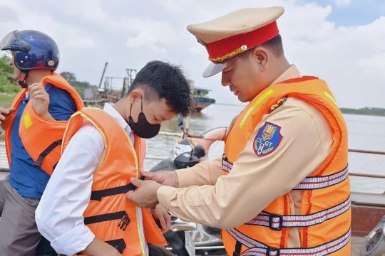 Hà Nội: Bảo đảm an toàn giao thông đường thủy cho lứa tuổi học sinh