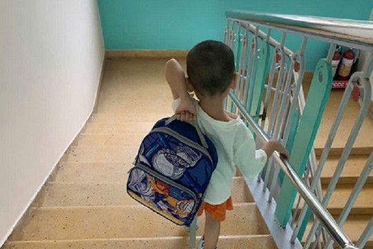 4 năm, 4 phiên tòa vẫn chưa thể xác định bố cho con