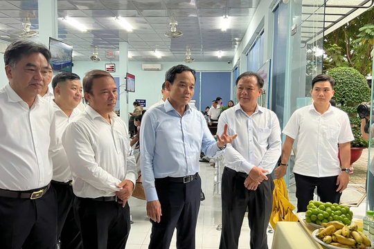 Bí thư Thành ủy TP Hồ Chí Minh làm việc với phường Bình Dương