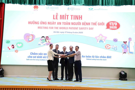 Chăm sóc sức khỏe cho trẻ sơ sinh và trẻ nhỏ: an toàn từ lúc chào đời