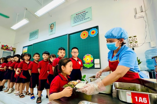 Tổ chức cho học sinh ăn bán trú, trường phải tuân thủ quy trình “kiểm thực ba bước”