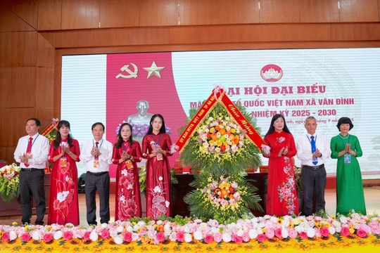Bà Nguyễn Hạnh Vân được cử làm Chủ tịch Ủy ban MTTQ Việt Nam xã Vân Đình khóa I