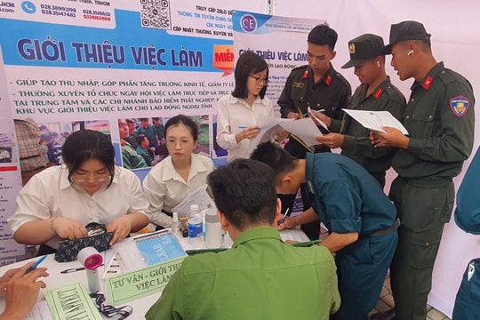 TP.HCM: Hỗ trợ chuyển đổi nghề và thuê mua nhà ở xã hội cho người lao động sau sắp xếp