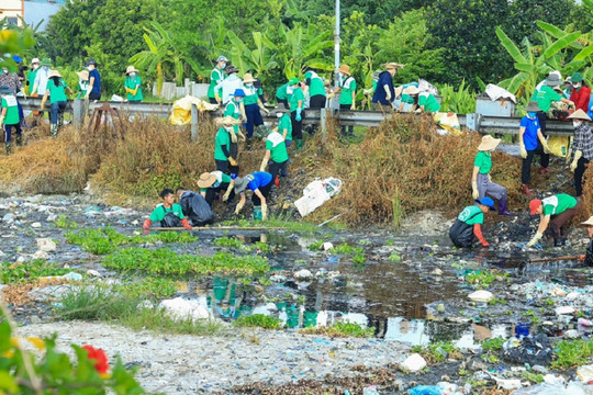 Những trái tim yêu Hà Nội