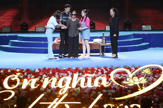 Chương trình “Ơn nghĩa sinh thành 2025”: sâu lắng, cảm xúc ở vở kịch “Nước mắt của mẹ”