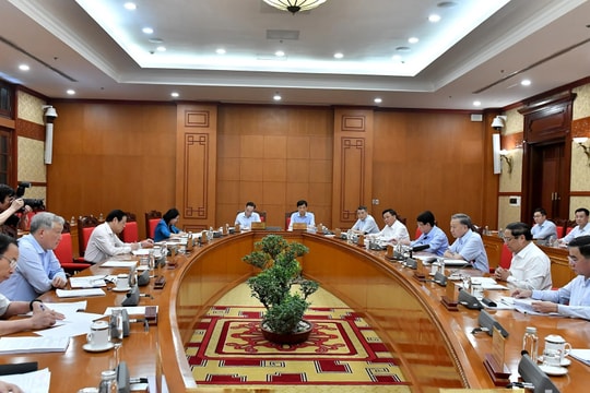 Bộ Chính trị, Ban Bí thư yêu cầu bảo đảm thống nhất, đồng bộ hệ thống pháp luật về phân cấp, phân quyền