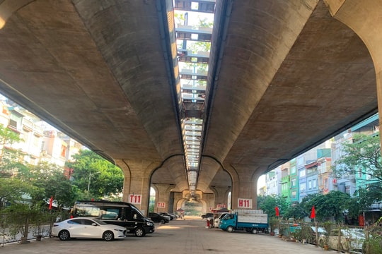Đang khẩn trương di dời bãi trông giữ xe dưới gầm cầu Vĩnh Tuy